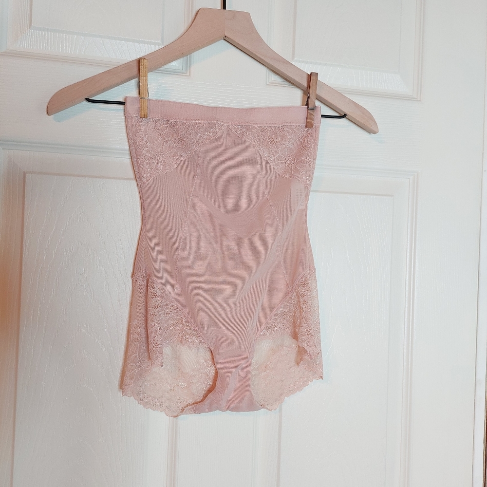NWOT- Spanx Womens Lace Hi-Hipster Pink Shapewear Panties S/P